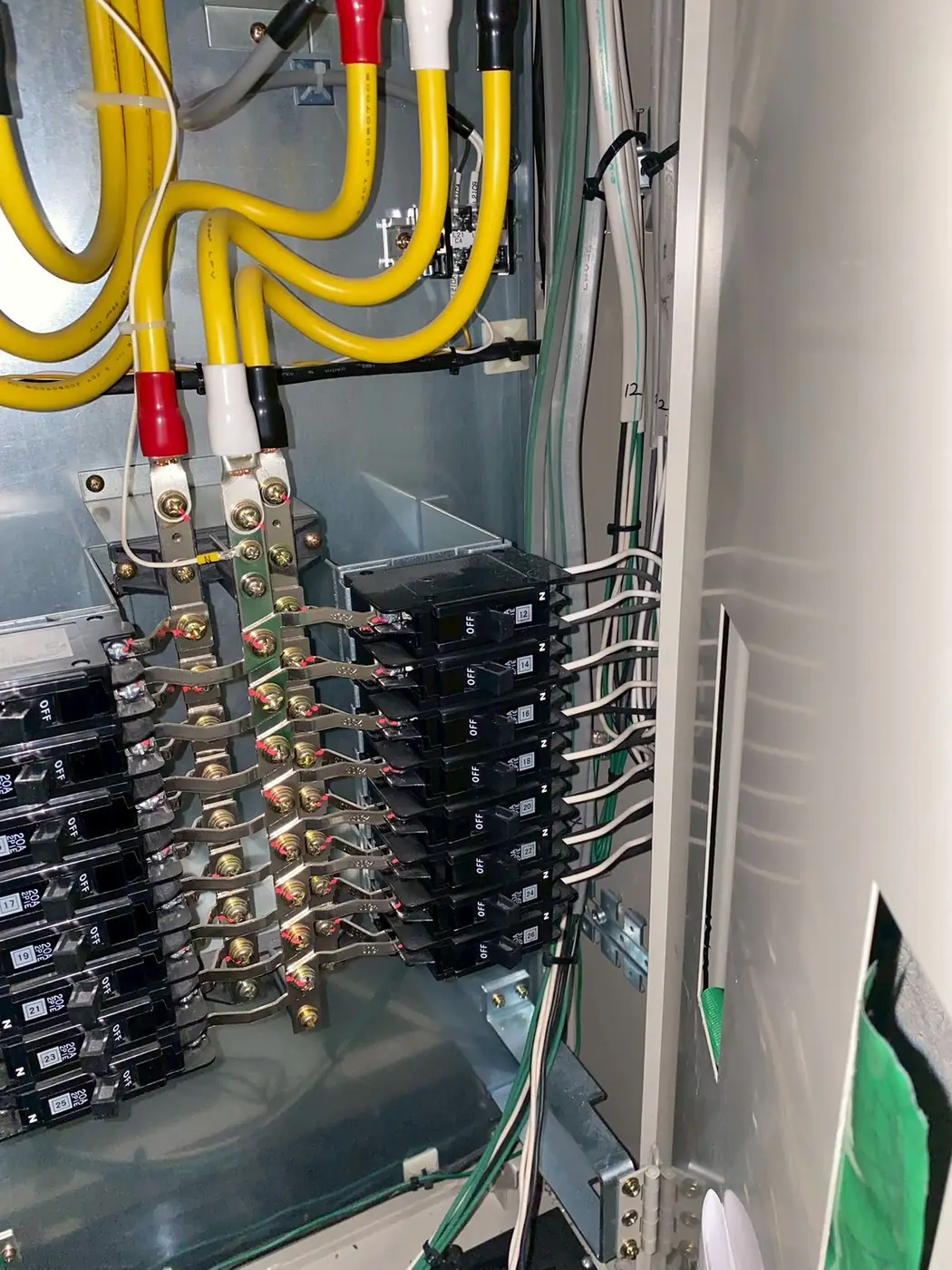 分電盤の結線｜TKT電設の施工写真